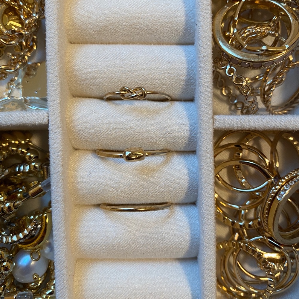 GOLD RINGS SET OF THREE